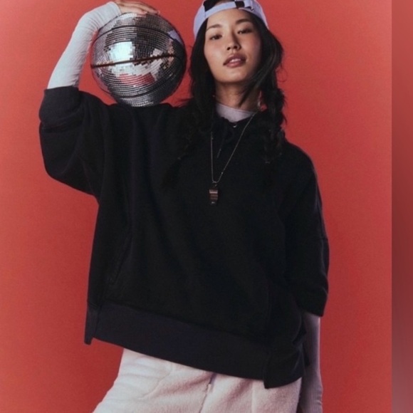 FP Movement by Free People sprint to the finish big bacj logo🩷🩷 - Picture 2 of 3